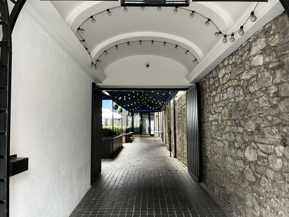 Set Archway
